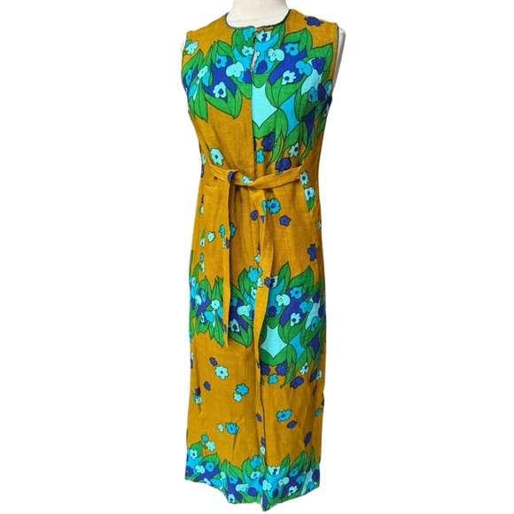 1960s Neiman Marcus Floral, Barkcloth, A-Line Dress - www.disolcolor.com